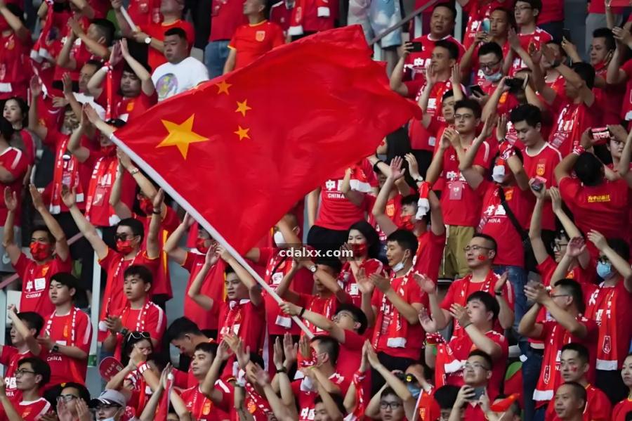 天天看球 - 新赛季阵容迭代观察：年轻化不是口号，三条建队逻辑正在改变比赛